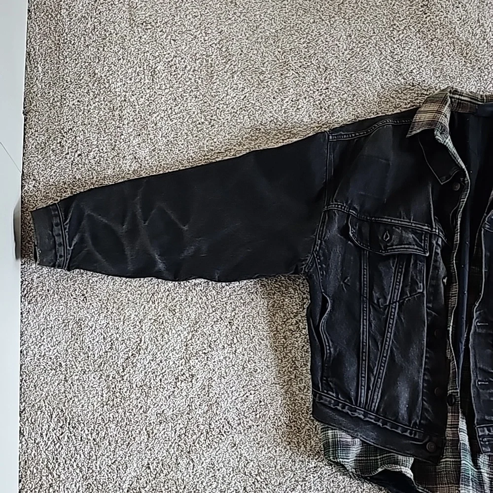 Levis trucker jacket circa 1989, Size medium. With Bullhead size medium insulat. - Picture 2 of 14